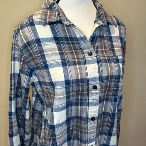 L.L. Bean womens plaid blue flannel button up relaxed fit size 10 reg - Picture 4 of 5